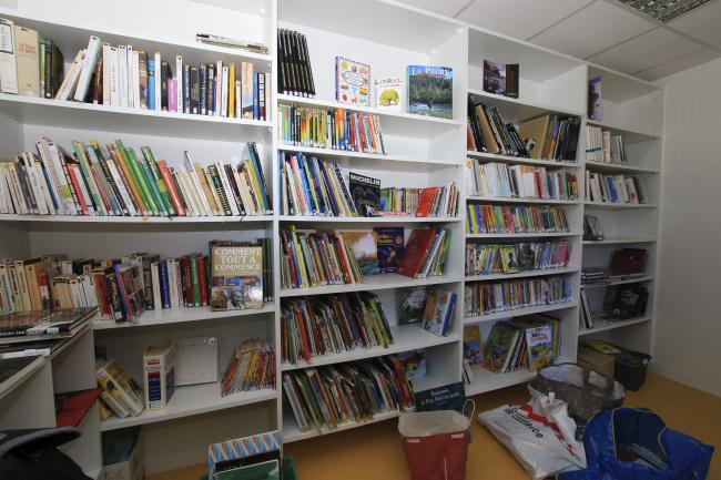 Bibliothèque de Vernines intérieur