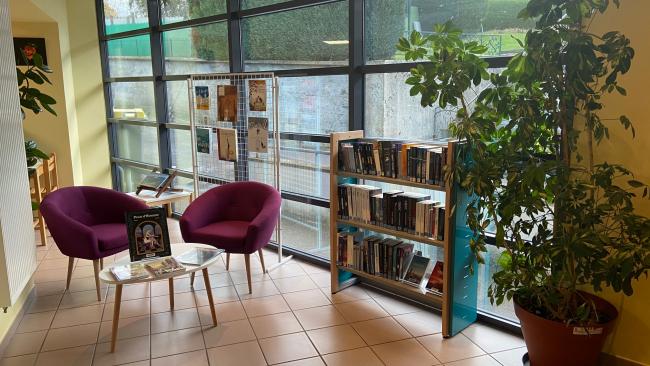 Vue intérieur de la médiathèque de Tauves