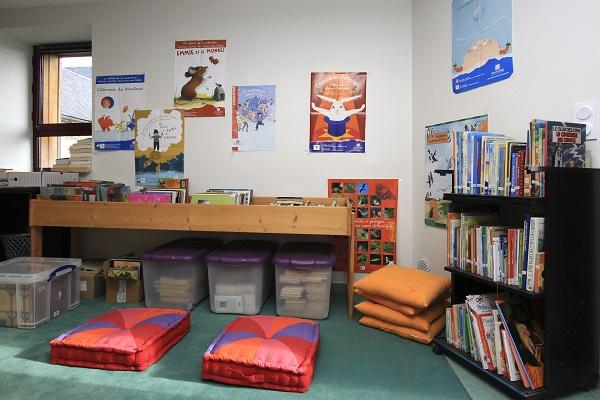 photo interieure bibliothèque saint pierre roche